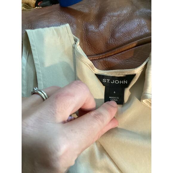 St. John Womens Silk Sleeveless Blouse Size 6 Gold Ruffle Tank Old Money Classic - Picture 7 of 7